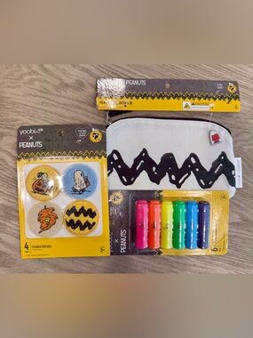 Yoobi Peanuts White Zigzag Pouch with Rainbow Highlighters & Sticker Patches